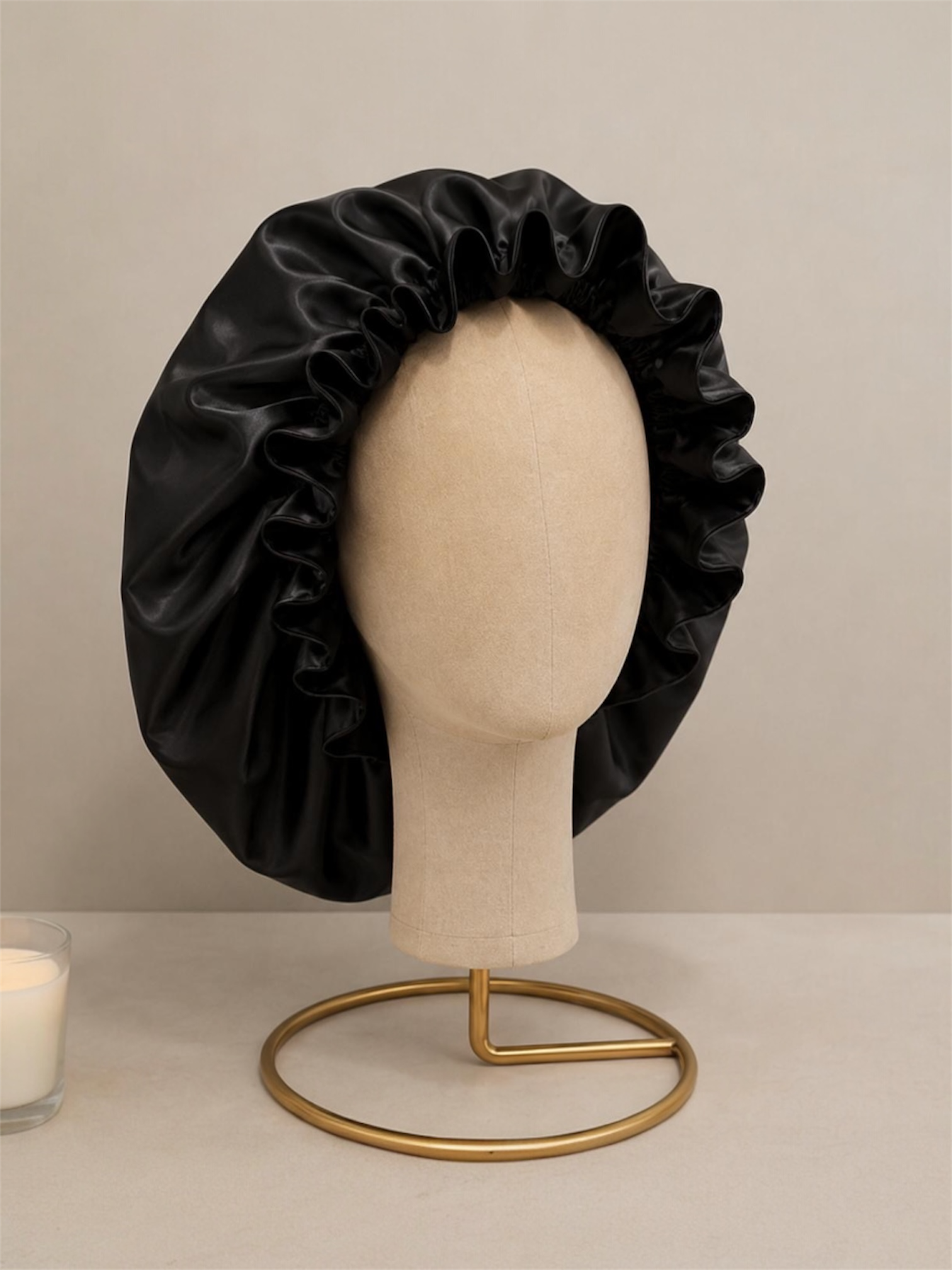 Bonnet imperméable avec intérieur satin Ajustable